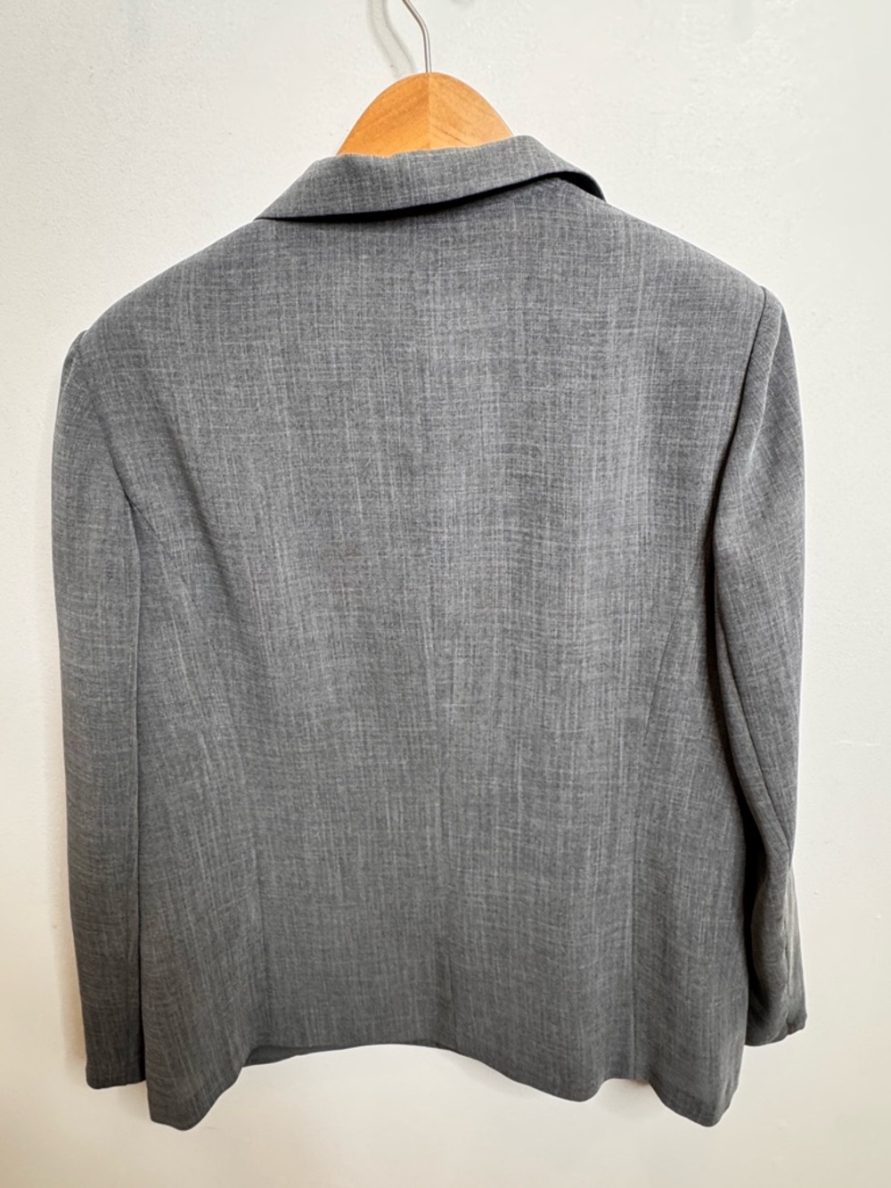 Vintage Gray Three-Button Women's Blazer - Picture 2 of 3